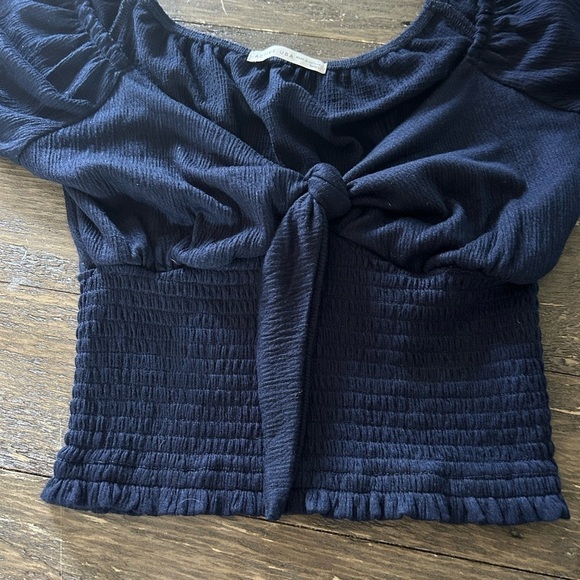 ACTIVE USA Women’s Summer Top Size Small Navy Blue knot In Front Very GUC - Picture 6 of 8